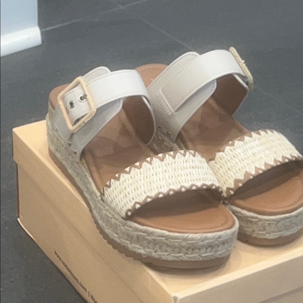 Women's Cream and Tan Sandals